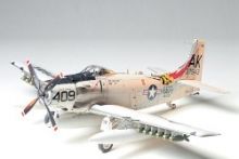 Tamiya Douglas A-1H Skyraider U.S. Navy